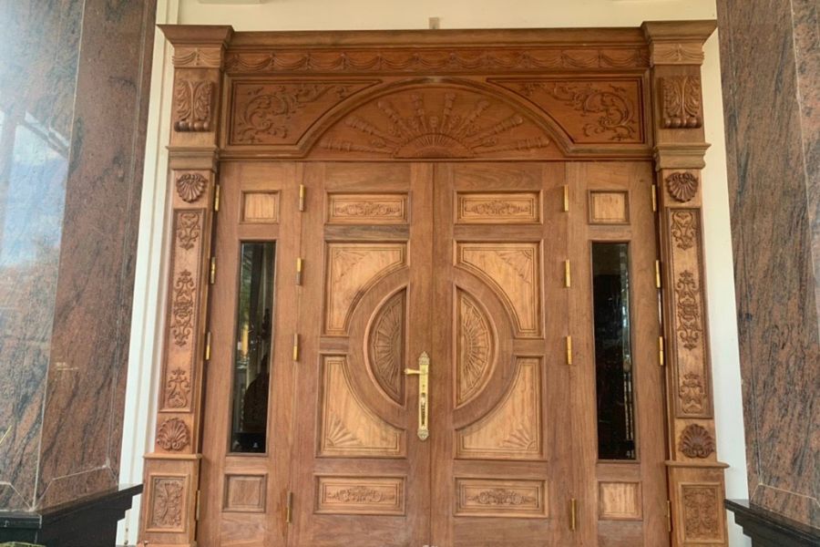 Mẫu phảo gỗ cửa chính cổ điển
