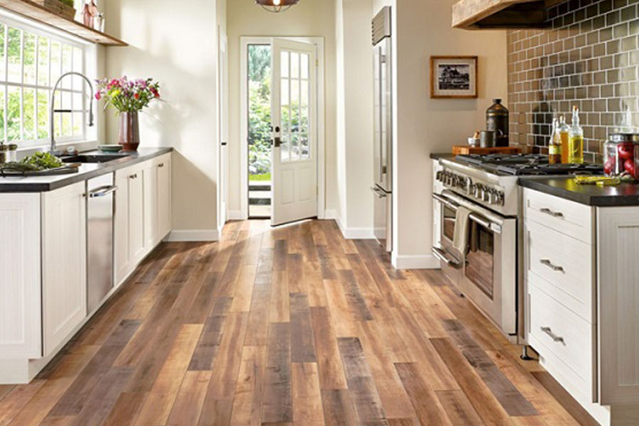 Sàn gỗ tự nhiên lót sàn nhà bếp