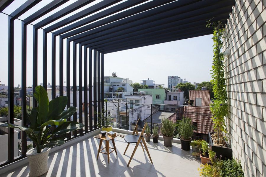 Terrace được thiết kế hệ lam che nắng