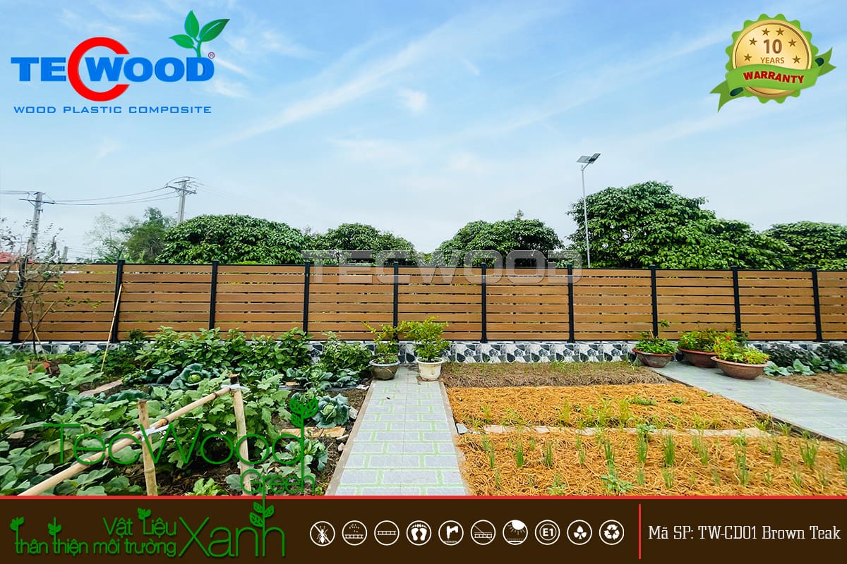 Thi công hàng rào đồng bộ với cửa cổng gỗ nhựa