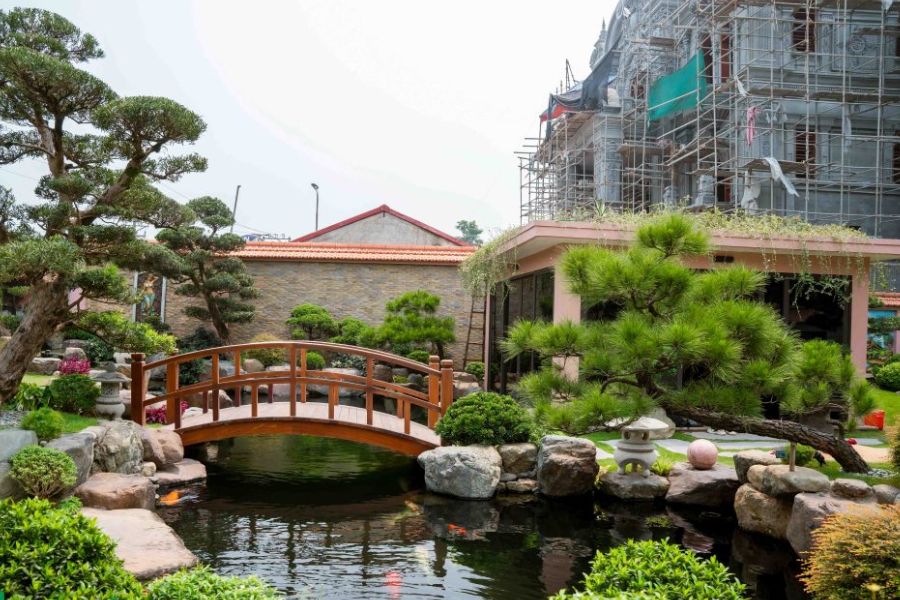 Cầu gỗ đẹp cho sân vườn phong cách Nhật Bản