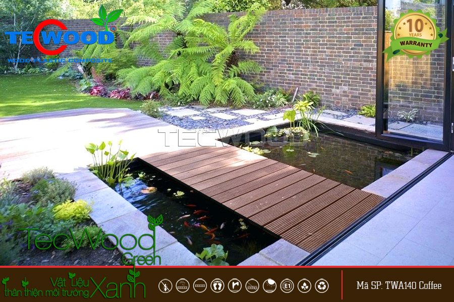 Cầu gỗ nhựa sân vườn bắc qua hồ cá Koi