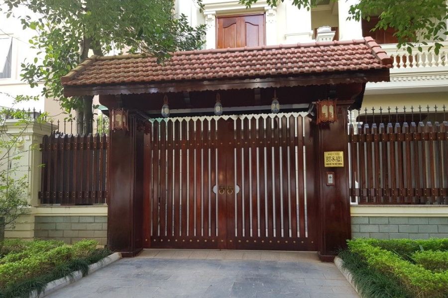 Cổng gỗ tự nhiên cho biệt thự