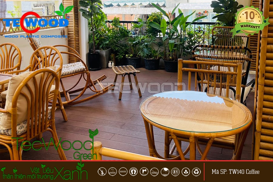 Sàn gỗ nhựa lót ban công sang trọng