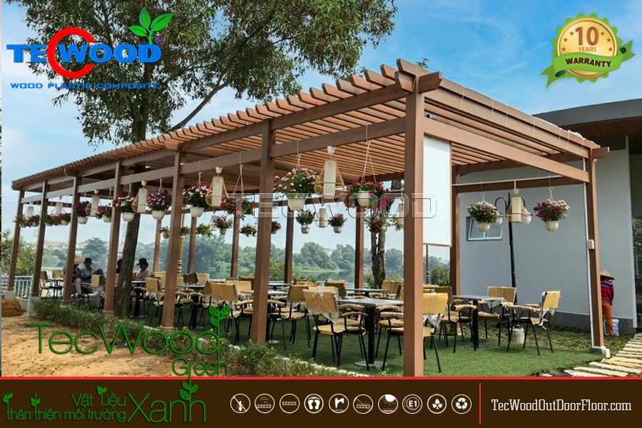 Làm giàn hoa gỗ nhựa ngoài trời cho nhà hàng