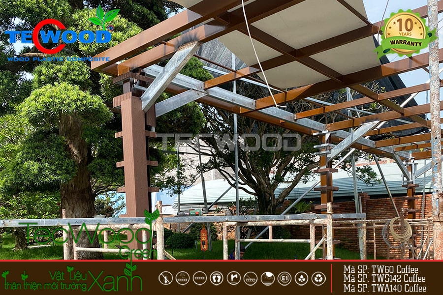 Thi công giàn pergola gỗ nhựa cho quán cafe