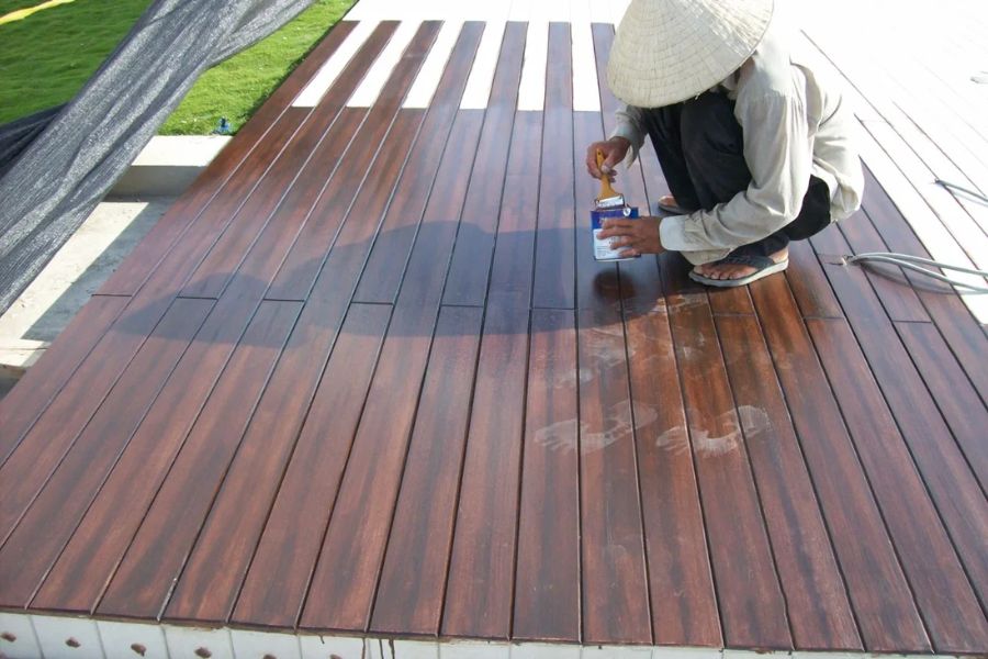 Sàn gỗ tự nhiên ngoài trời cần bảo dưỡng định kỳ