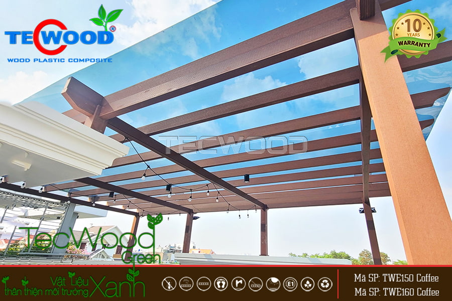 Giàn pergola gỗ nhựa kết hợp mái kính che nắng sân thượng