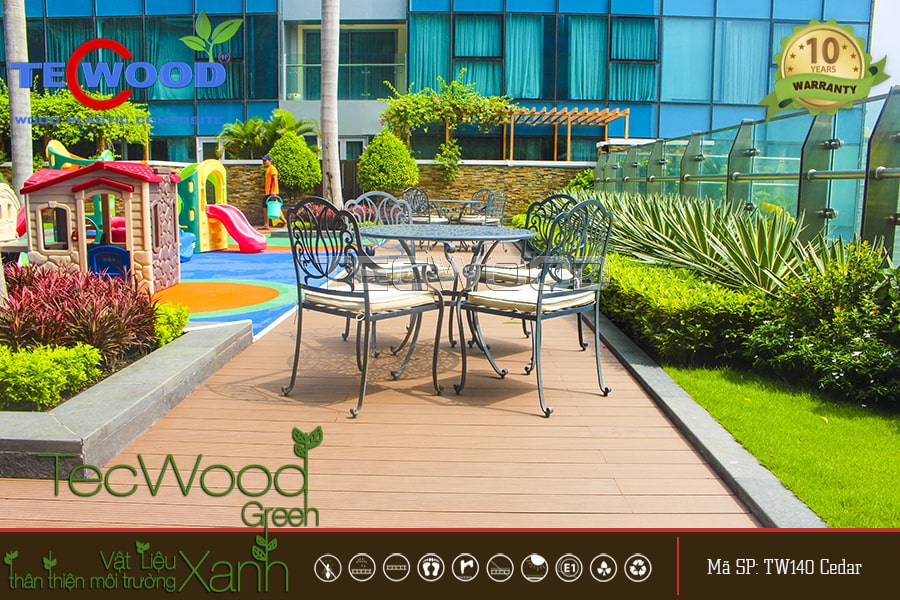 Sàn gỗ ngoài trời loát sân vườn