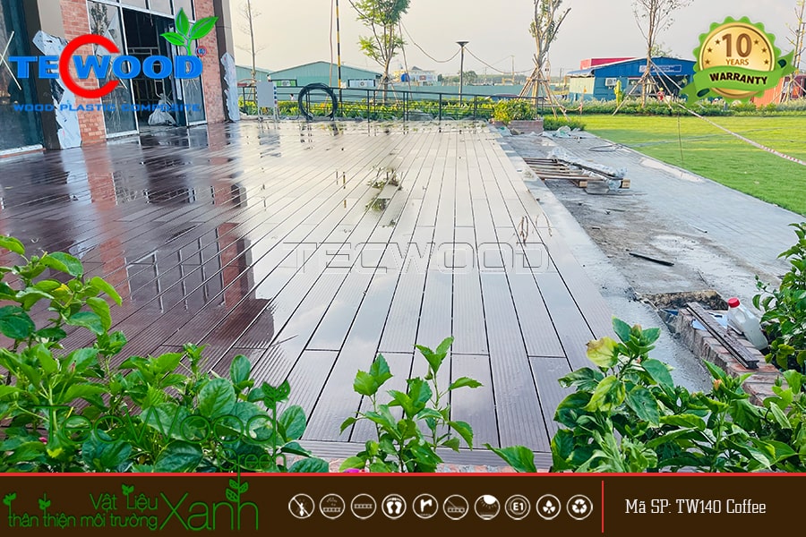 Sàn gỗ nhựa lót sân vườn chịu nước, chịu nhiệt tốt