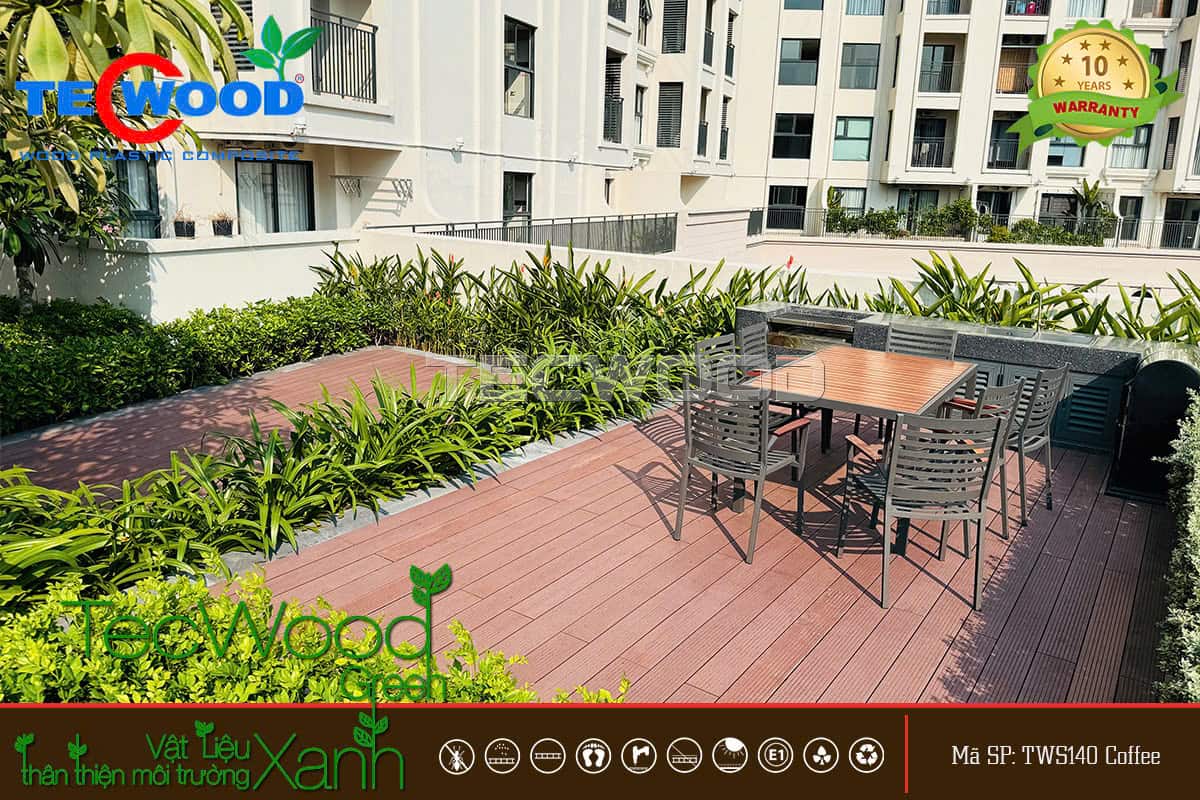 Sàn gỗ lót khu vực BBQ trên sân thượng