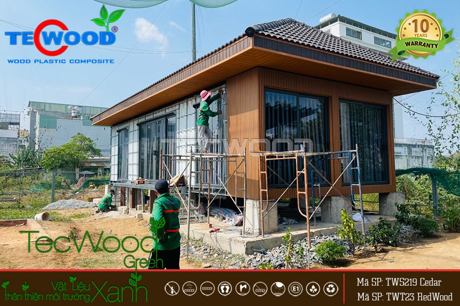 Lắp đặt khung xương inox trước khi ốp tường gỗ nhựa