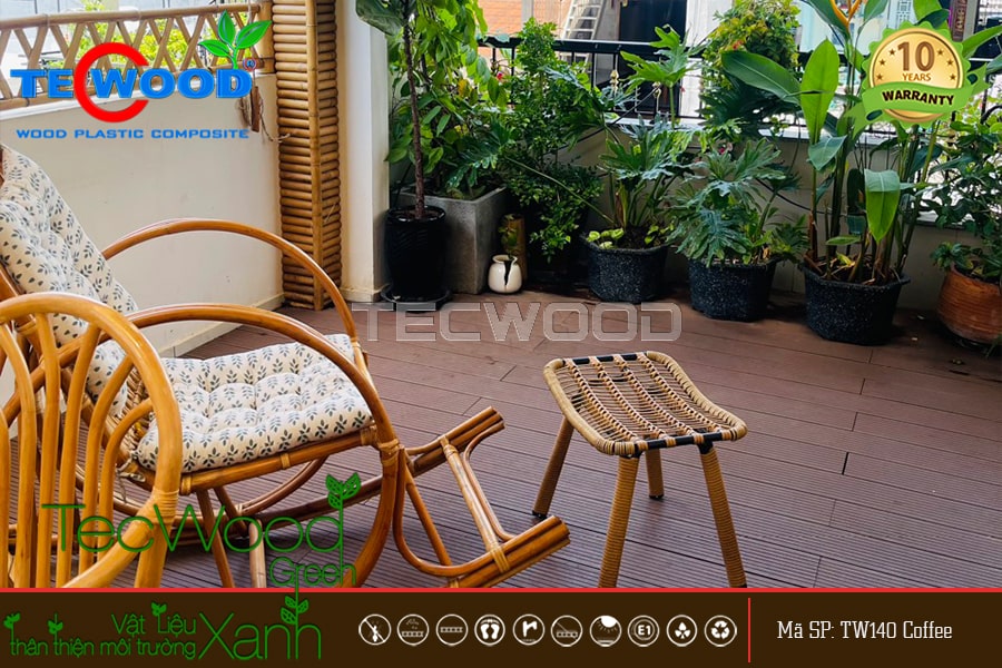 Sàn gỗ lót trang trí ban công chung cư